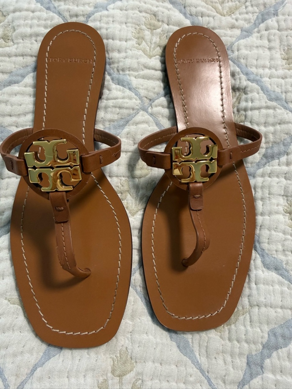 Tory Burch Tan Leather Logo Thong Sandals with Gold Emblem size 8